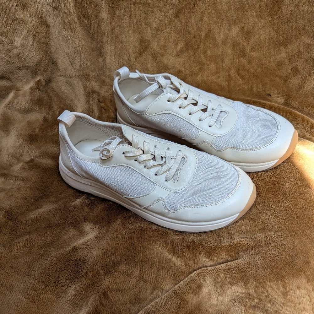 Women's White Banana Republic Sneakers Size 9